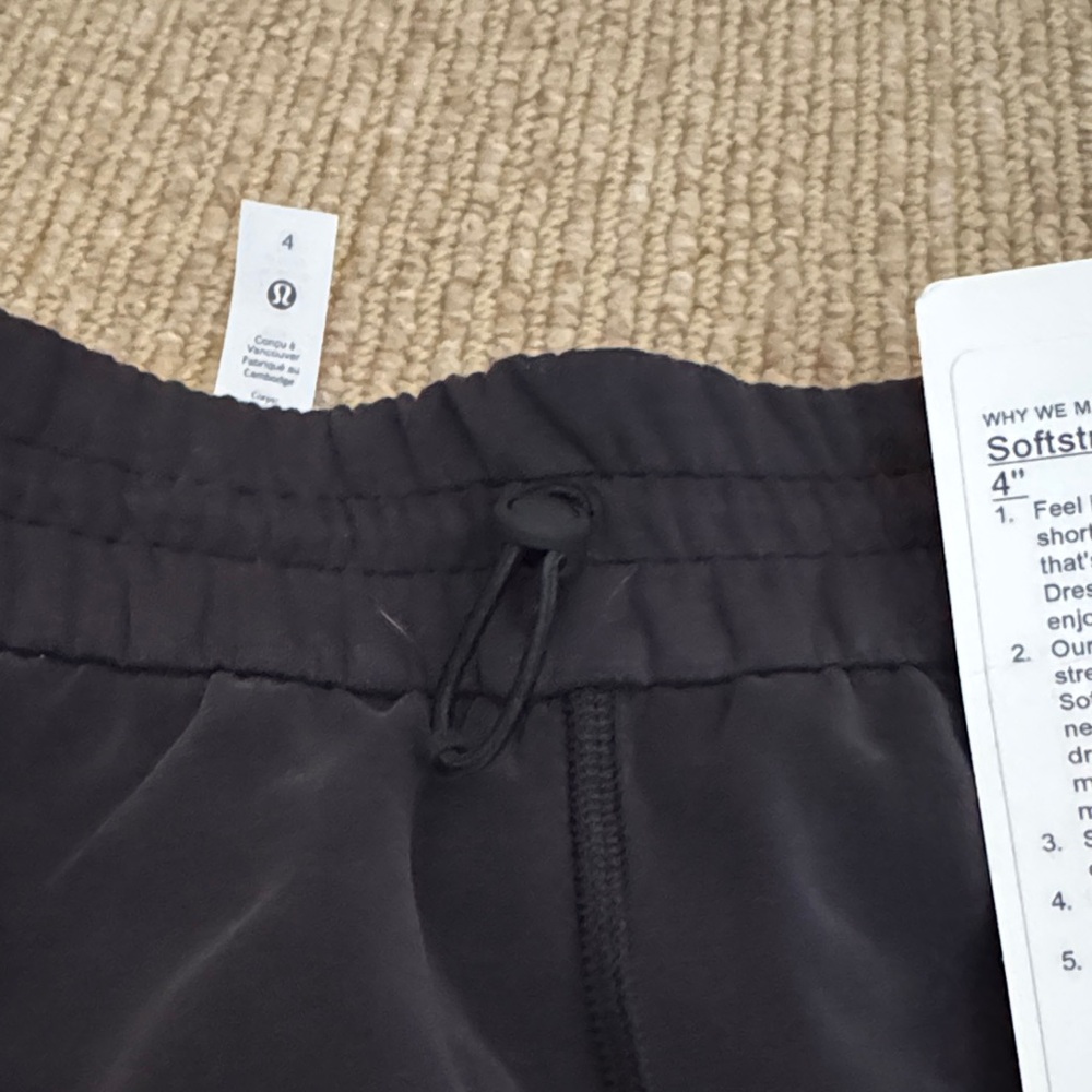 lululemon softstreme hr short 4inch  BLK. NWT